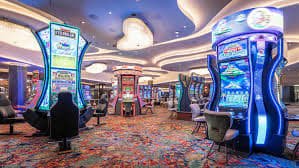 Permainan live casino dengan interaktivitas tinggi dan dealer asli
